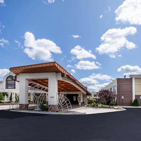 Days Inn & Suites By Wyndham Rochester Hills Mi Exterior foto