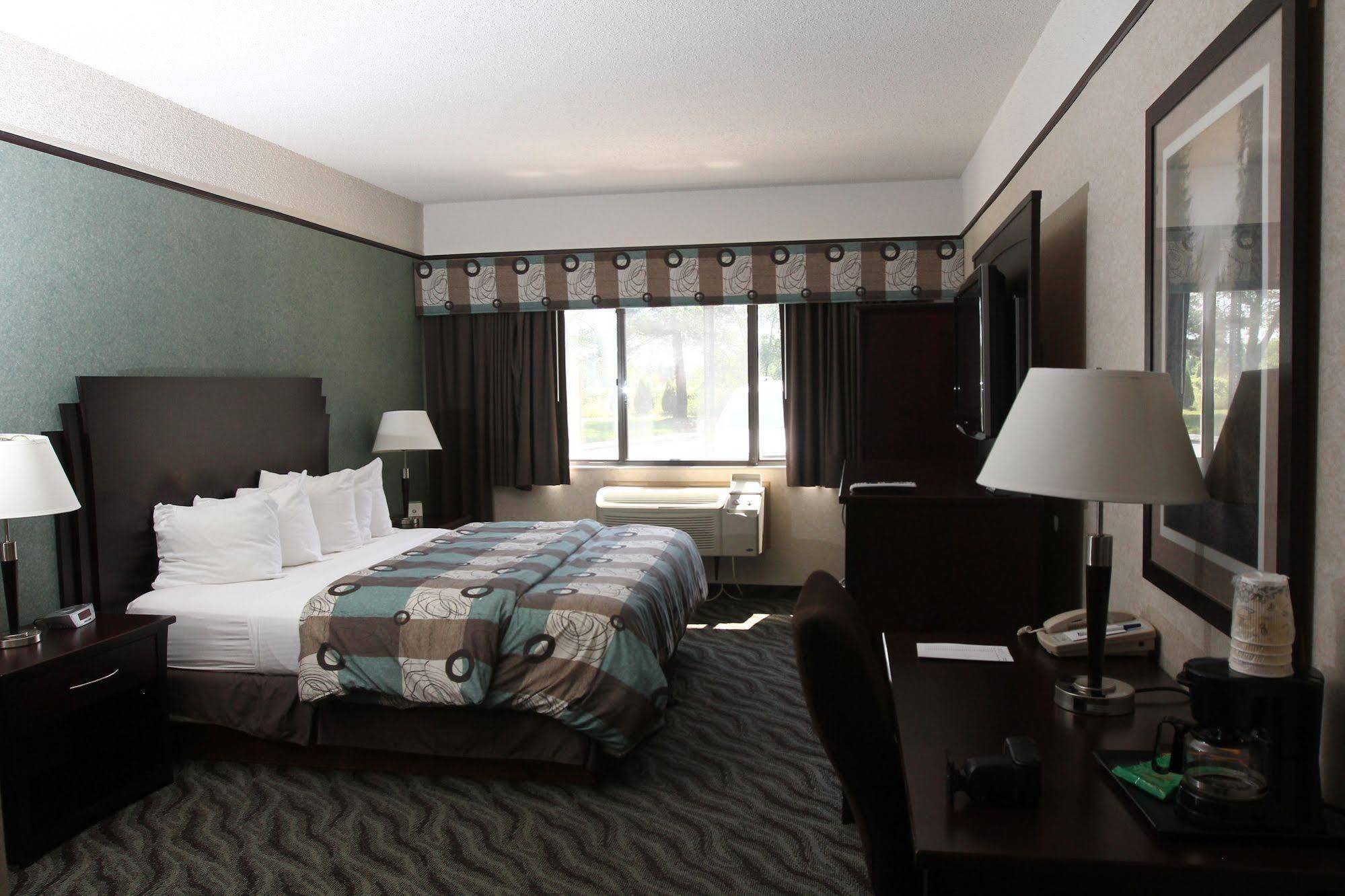 Days Inn & Suites By Wyndham Rochester Hills Mi Exterior foto