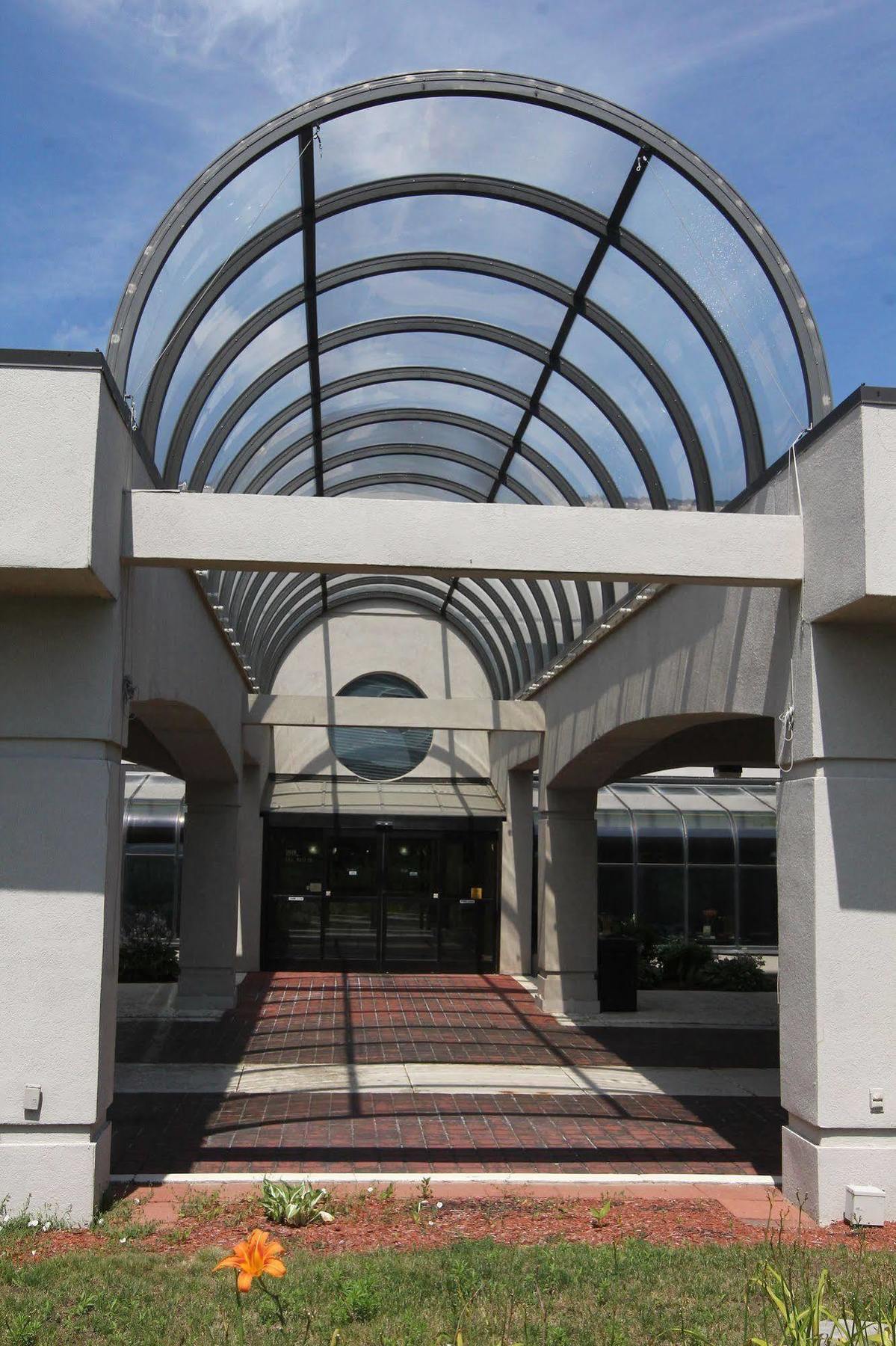 Days Inn & Suites By Wyndham Rochester Hills Mi Exterior foto